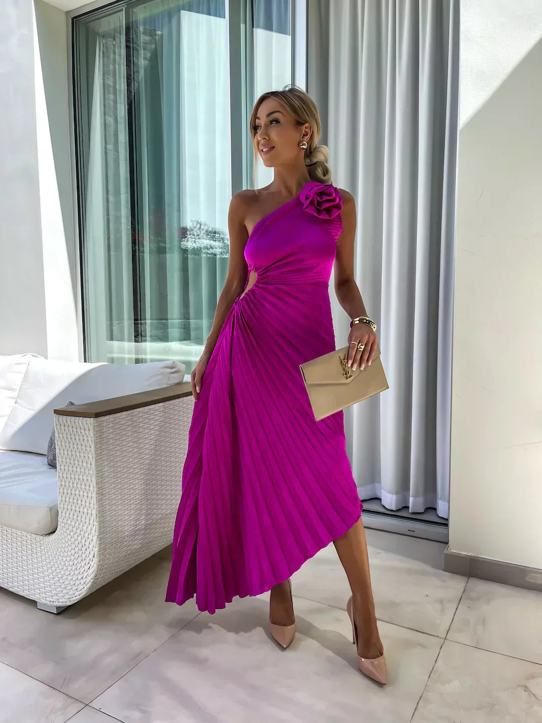 Lizbeth - Robe à fleurs à épaule dénudée