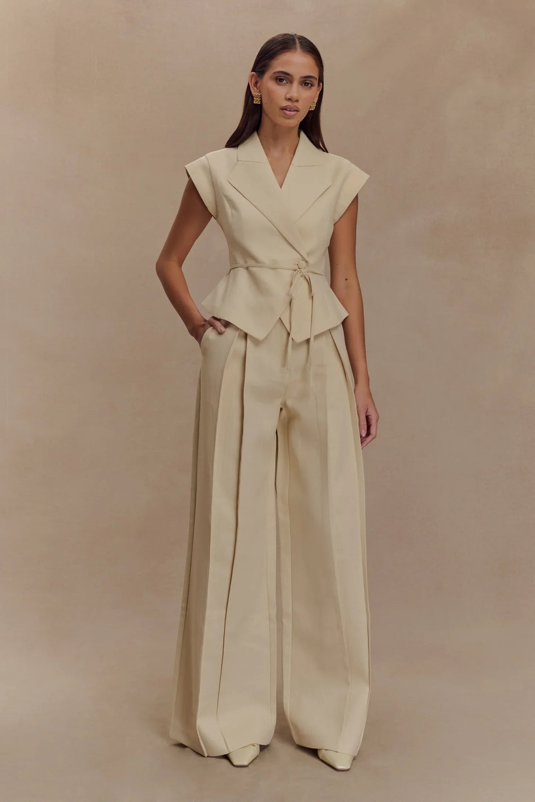 Camille – Ensemble en lin deux pièces à nouer, coupe tailleur féminine