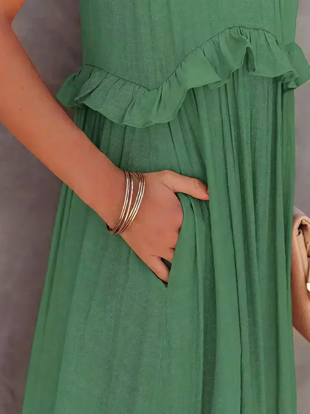 Ilona - HALTERNECK JURK MET RUFFLES EN ZAKKEN