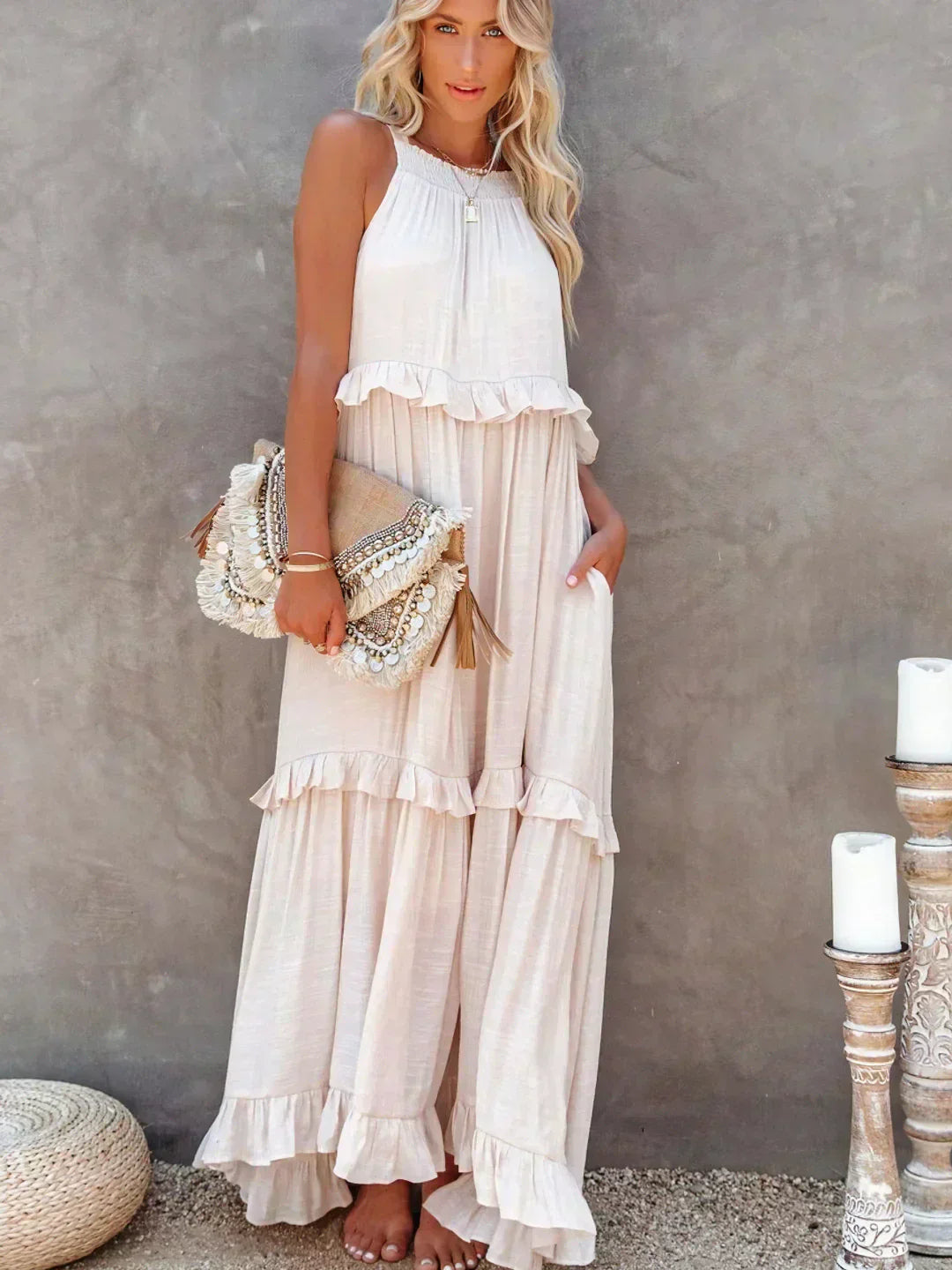 Ilona - HALTERNECK JURK MET RUFFLES EN ZAKKEN