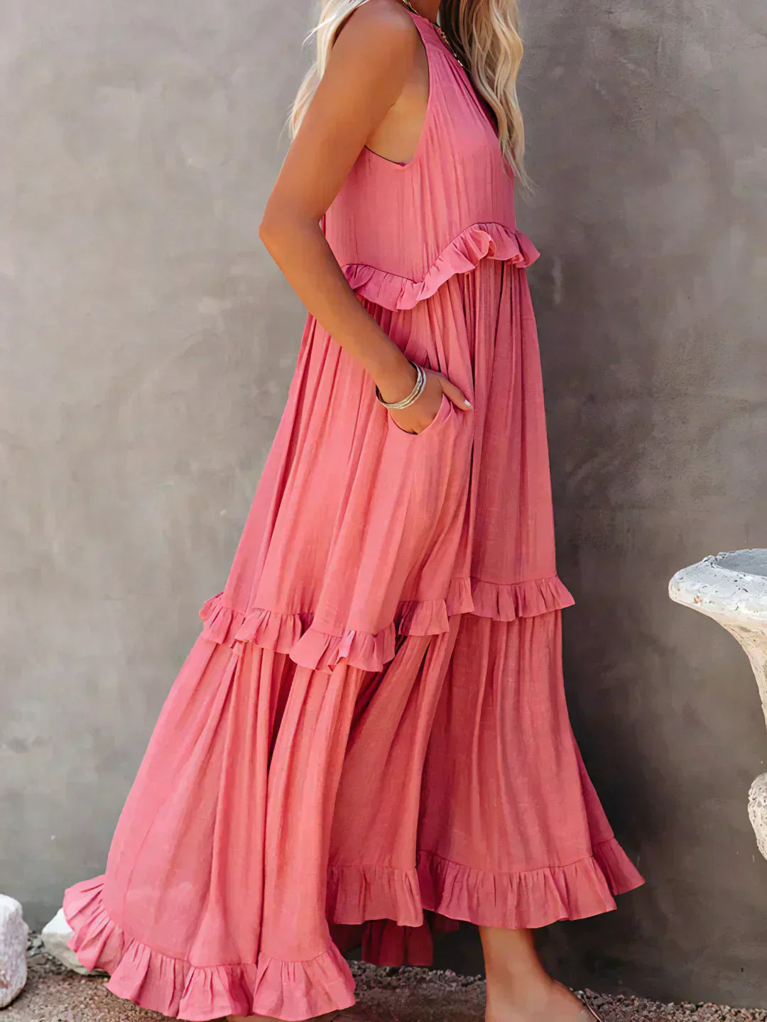 Ilona - HALTERNECK JURK MET RUFFLES EN ZAKKEN